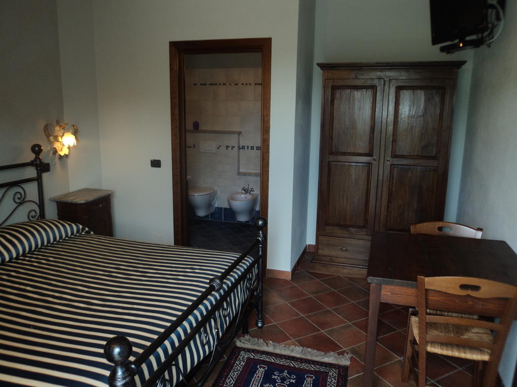 Agriturismo Cascina L'Arche 圣斯泰法诺贝尔博 客房 照片